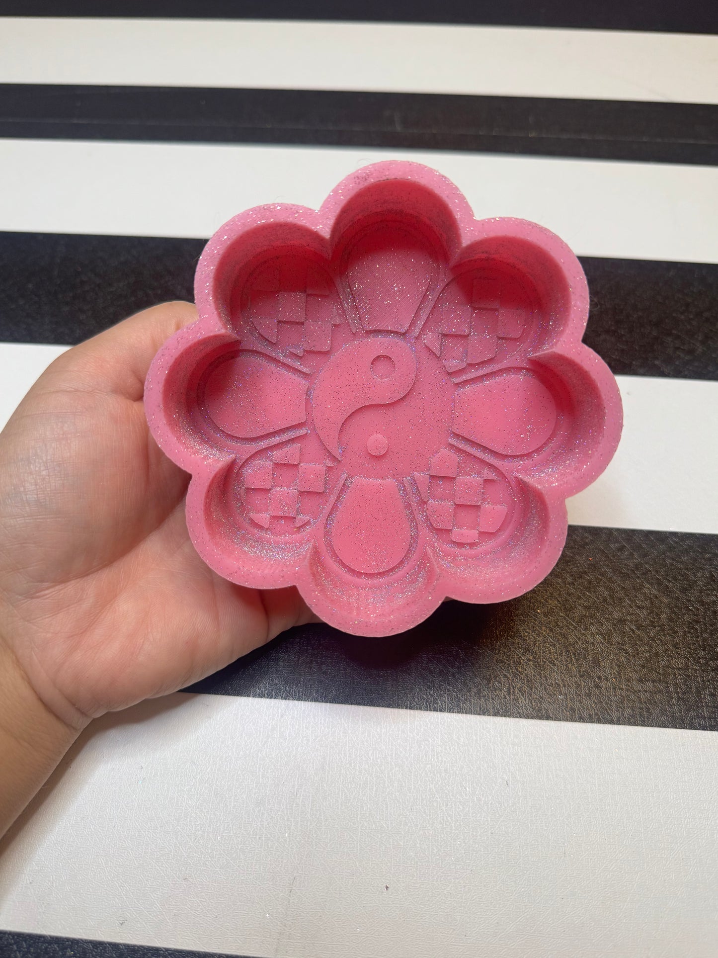Checkered Yin Yang Flower - SG
